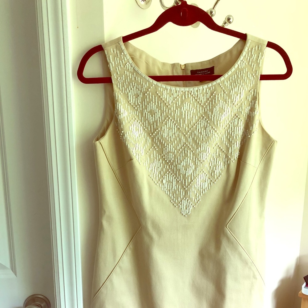 Tahari Size 6 Dress